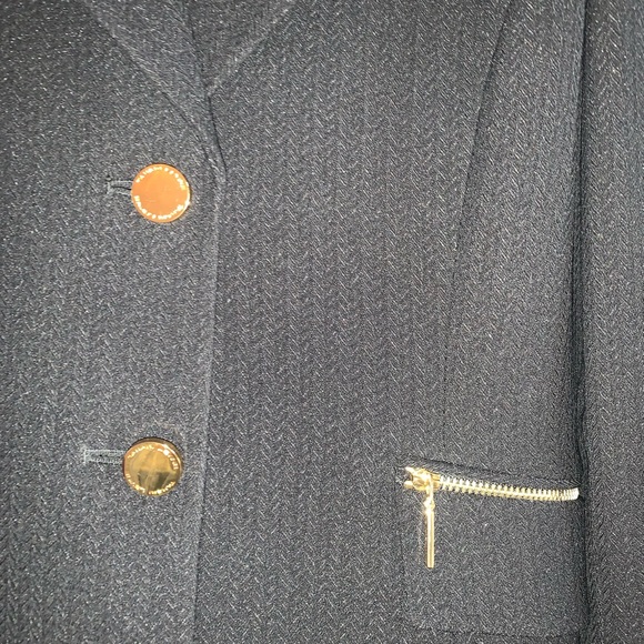 Beautiful suit - Picture 4 of 13